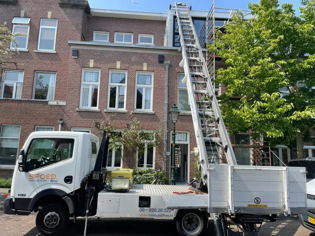 Moving lift in operation