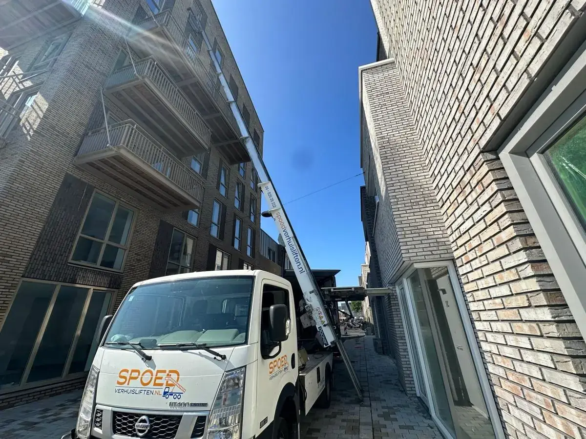 Goedkoop verhuislift huren met professionele bediening