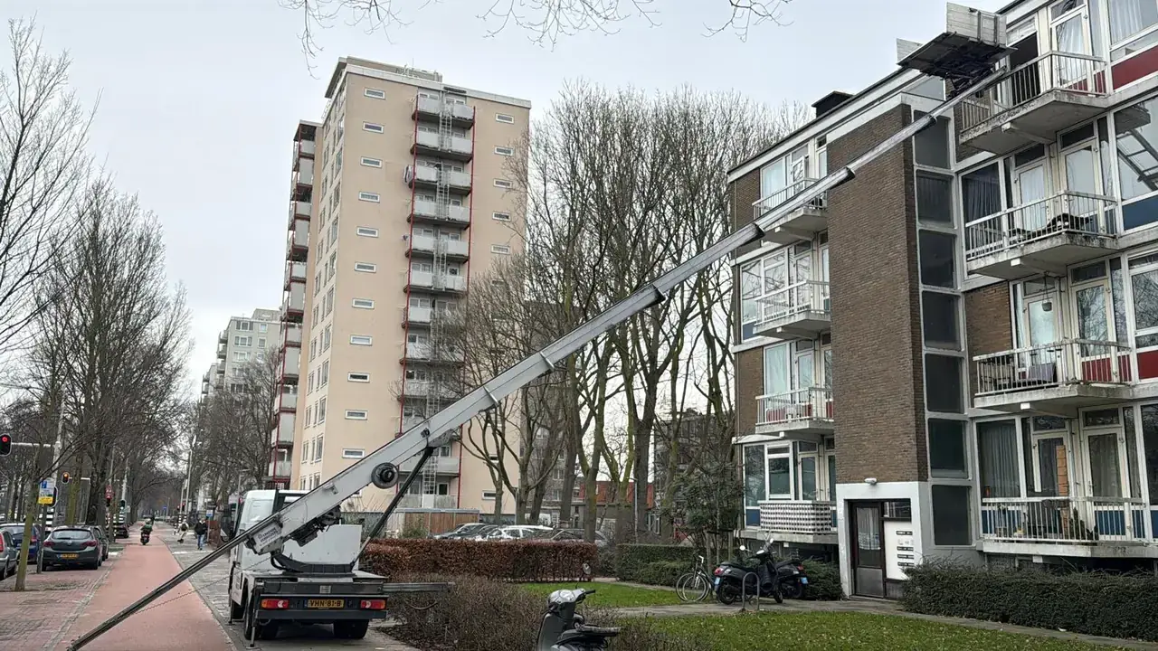 Verhuislift opgesteld voor flatgebouw