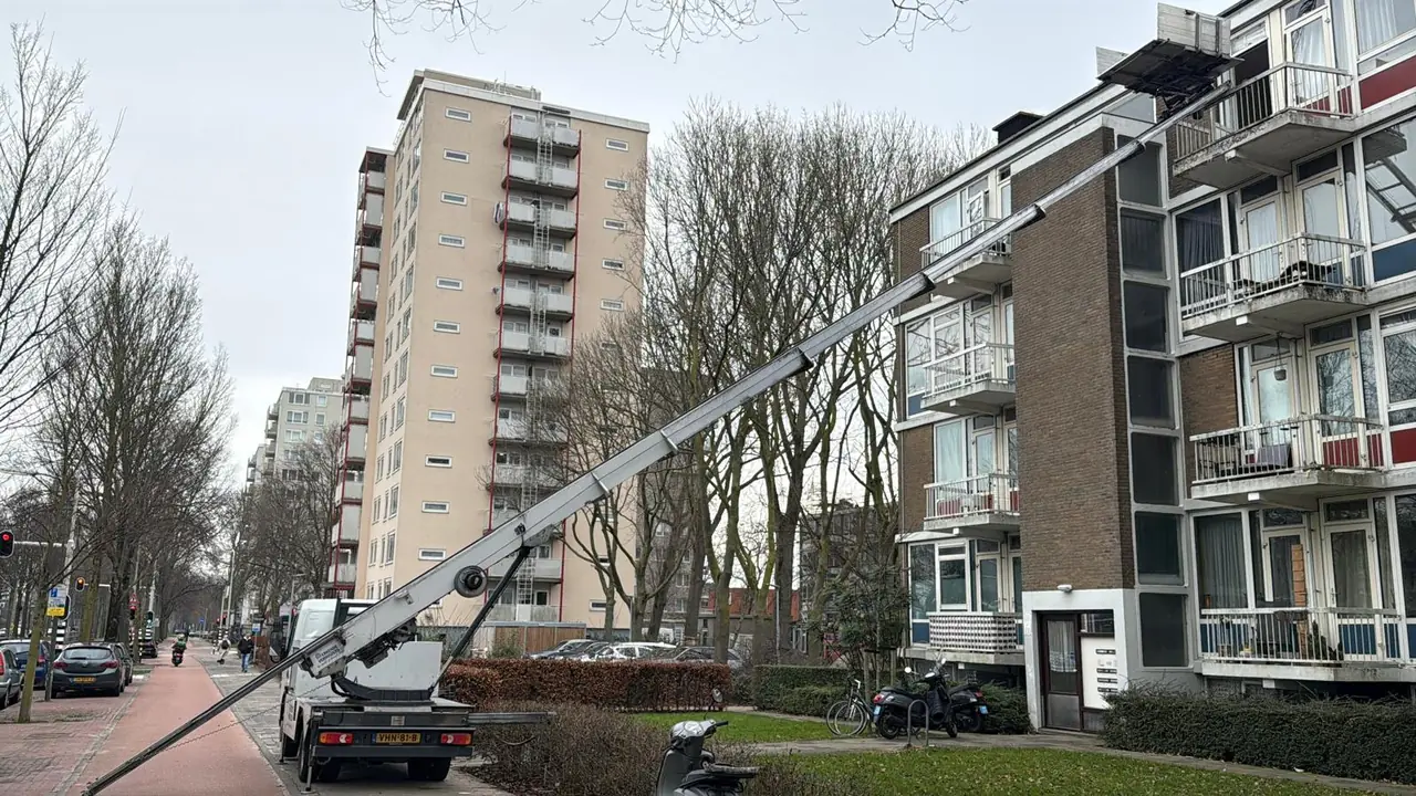Verhuislift opgesteld voor flatgebouw